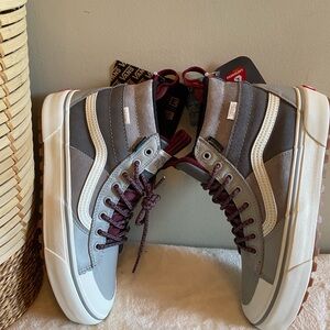 Vans MTE 2 Mens 8/ Women 9.5 Grey& Burgundy Sneakers